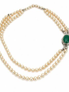 ✨ Vintage 1950s Triple-Strand Pearl Necklace w/ Green Stone Clasp (USA)